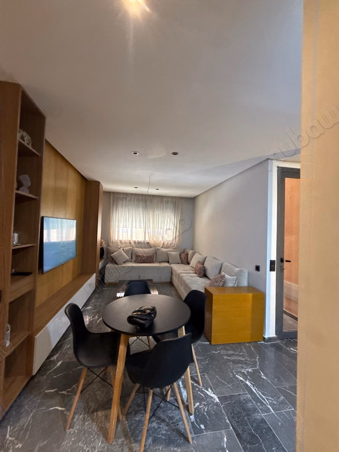 Apartment for rent on Casablanca Road. 2 great rooms. Furnished