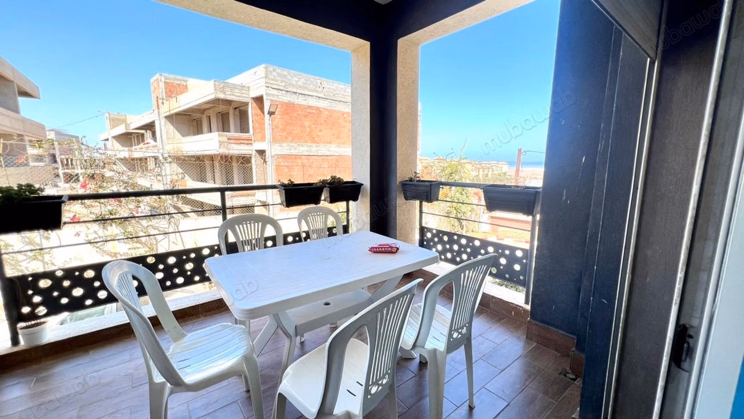 Sale of a beautiful apartment in El Mansouria. 3 large rooms. Double-glazed windows and reinforced door.