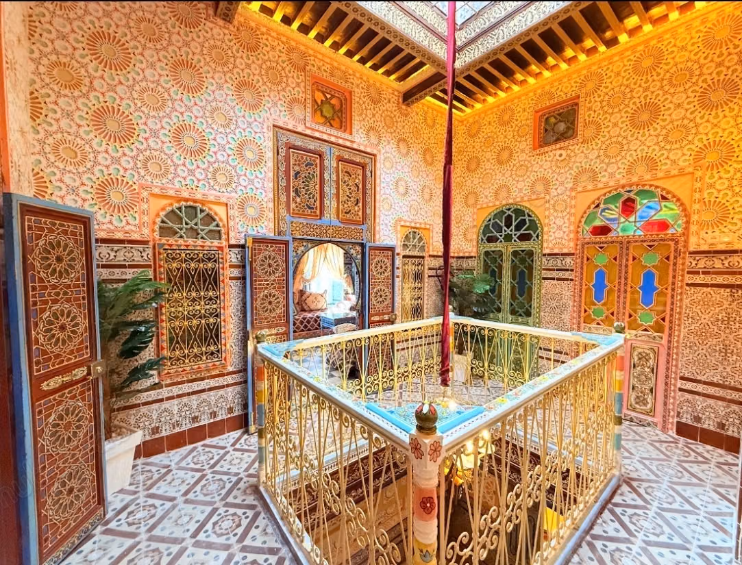 Vendita di un hotel Riad di fronte al palazzo reale di Tetuán