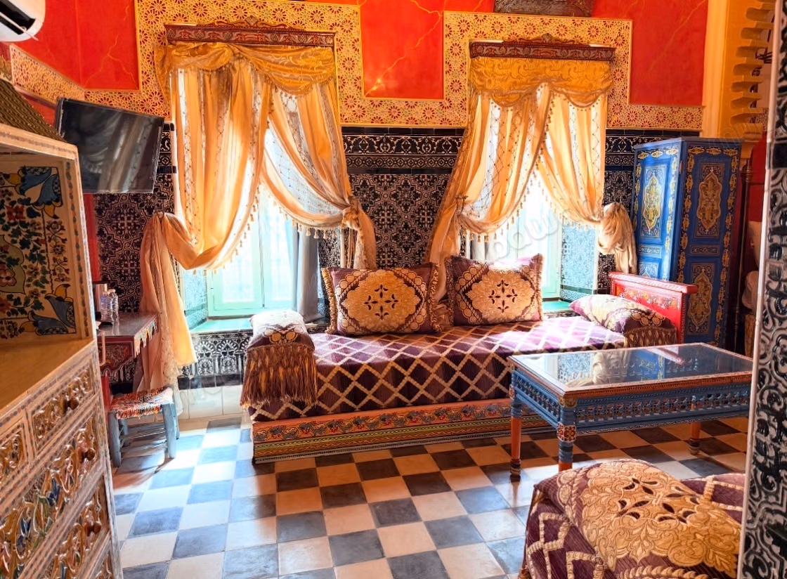 Vendita di un hotel Riad di fronte al palazzo reale di Tetuán