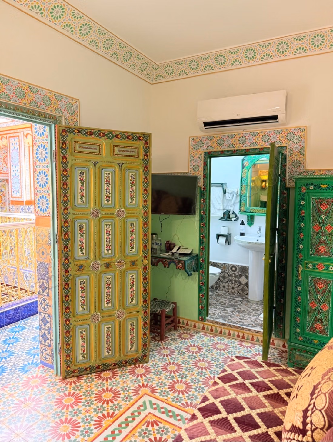 Vendita di un hotel Riad di fronte al palazzo reale di Tetuán