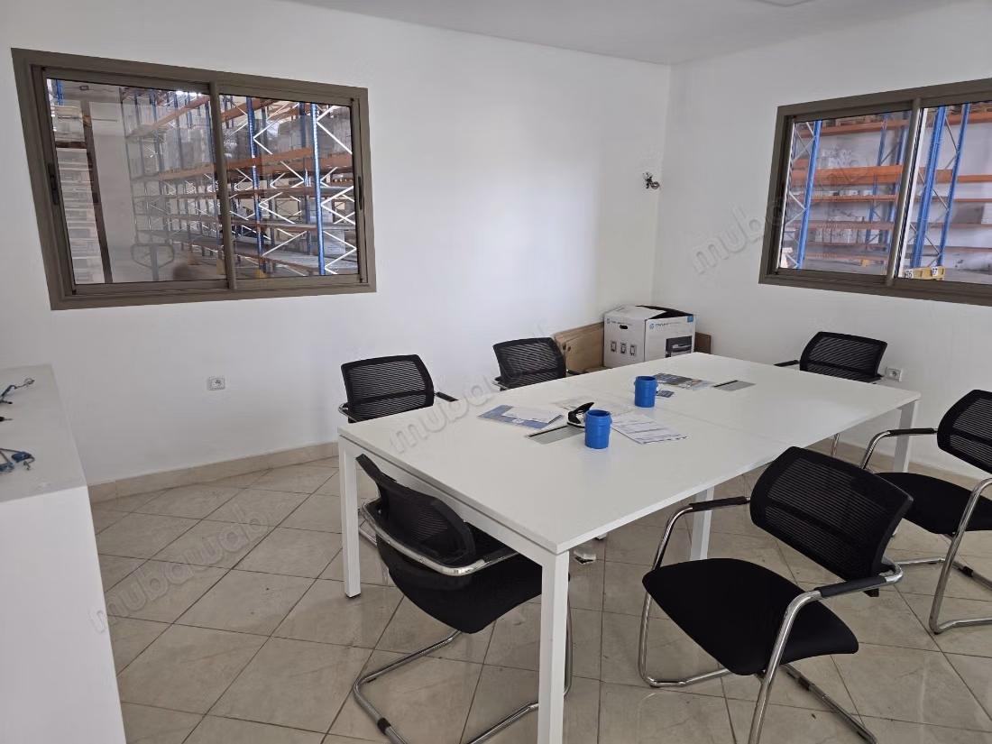 Hangar industriel de 900 m bureaux a la location zone industrielle oulad azzouz darbouazza