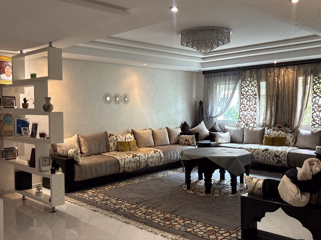 Appartement de luxe en vente à La Ville Haute. 5 pièces. Meublé — 2