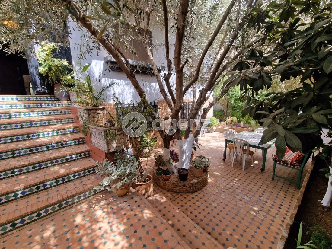 Villa for sale 551 m², 6 bedrooms Zahwa Meknès