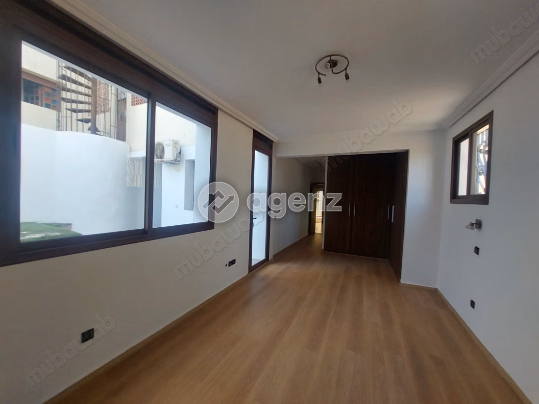 Appartement à vendre 173 m², 3 chambres 
Les Hôpitaux 
Casablanca