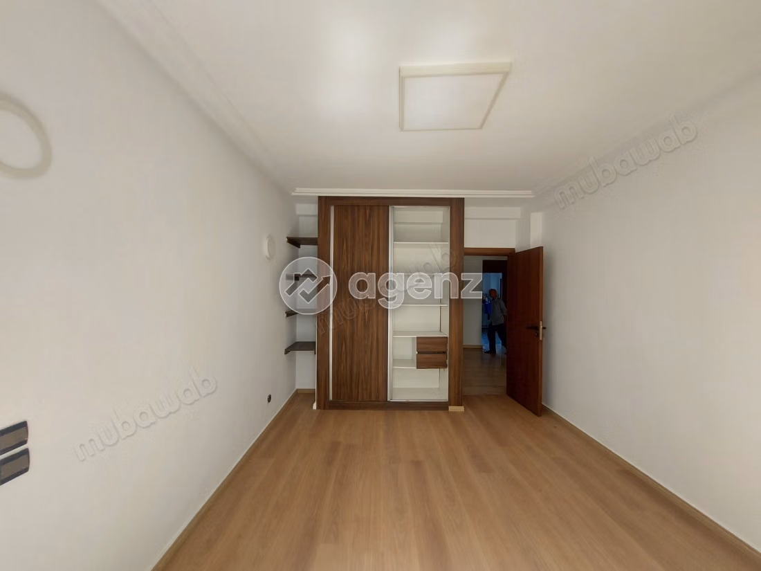 Appartement à vendre 173 m², 3 chambres 
Les Hôpitaux 
Casablanca