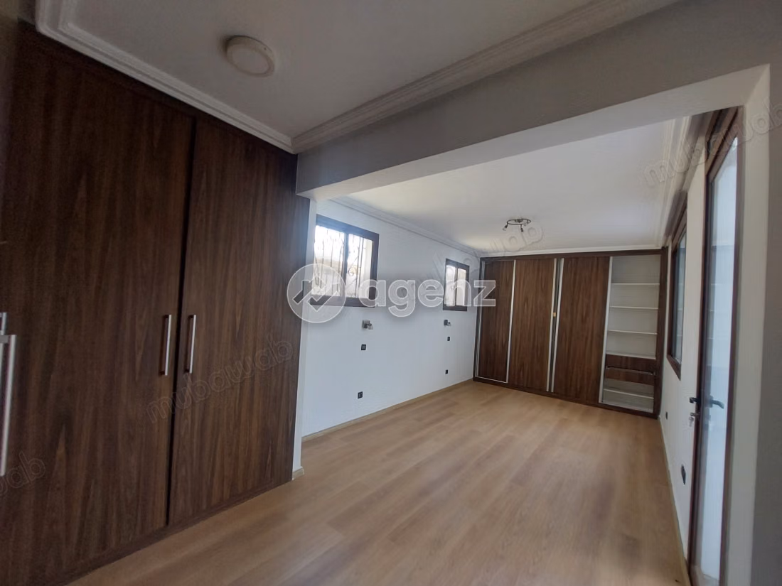 Appartement à vendre 173 m², 3 chambres 
Les Hôpitaux 
Casablanca