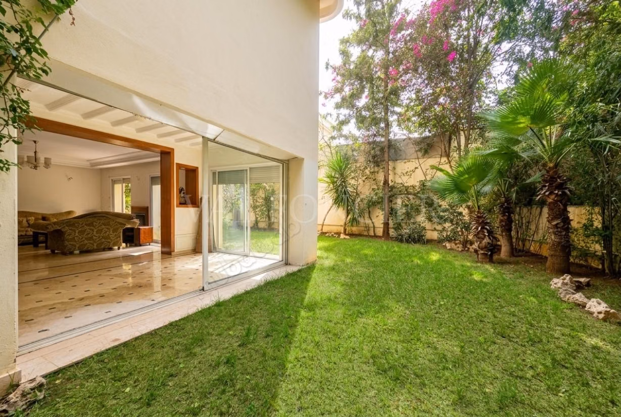 Vente Spacieux duplex 440m2 4chambres avec grand jardin Californie,
Casablanca