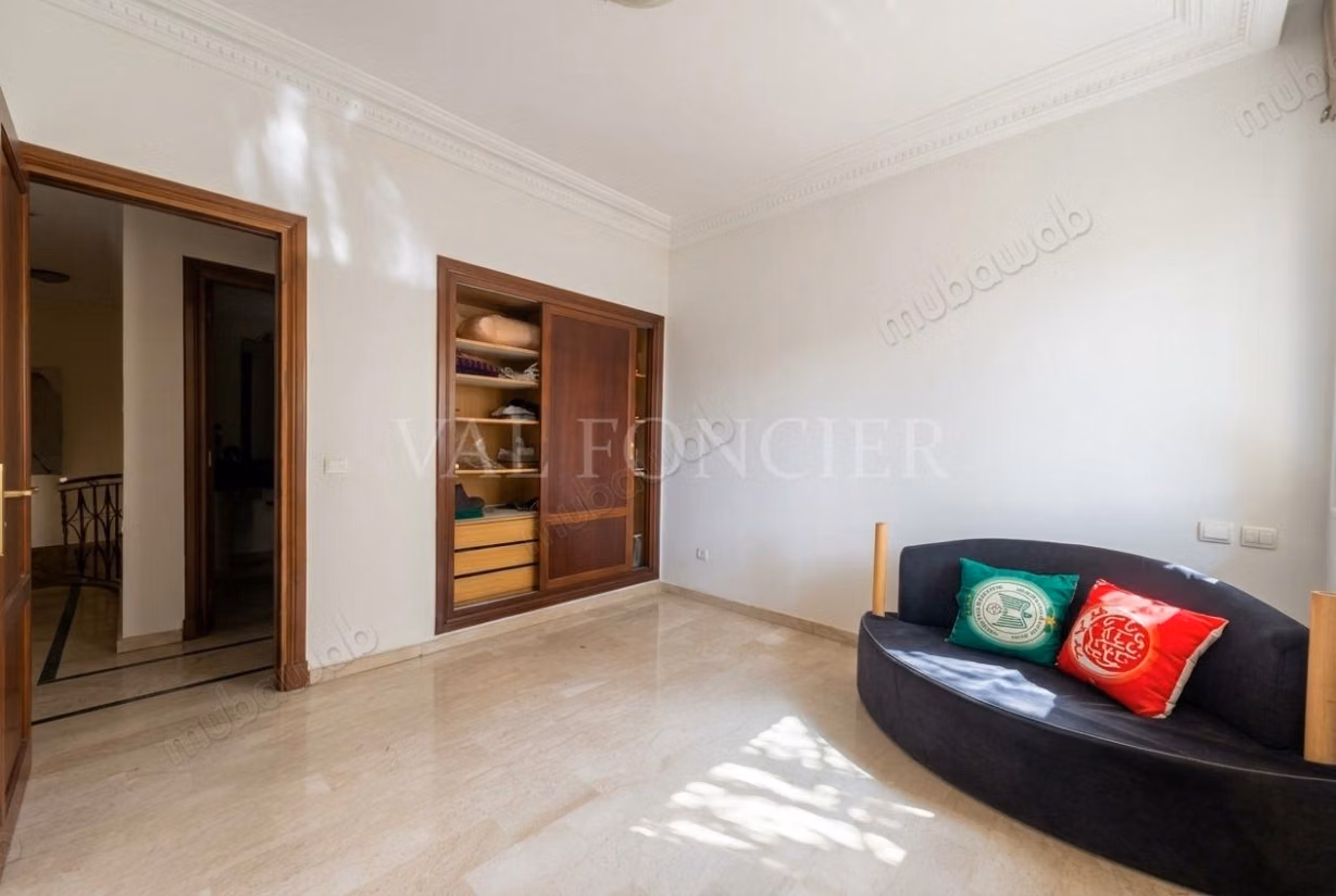 Vente Spacieux duplex 440m2 4chambres avec grand jardin Californie,
Casablanca — 3