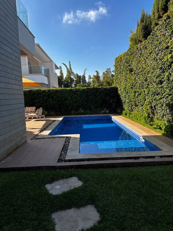 California - Elegante villa arredata con piscina e giardino