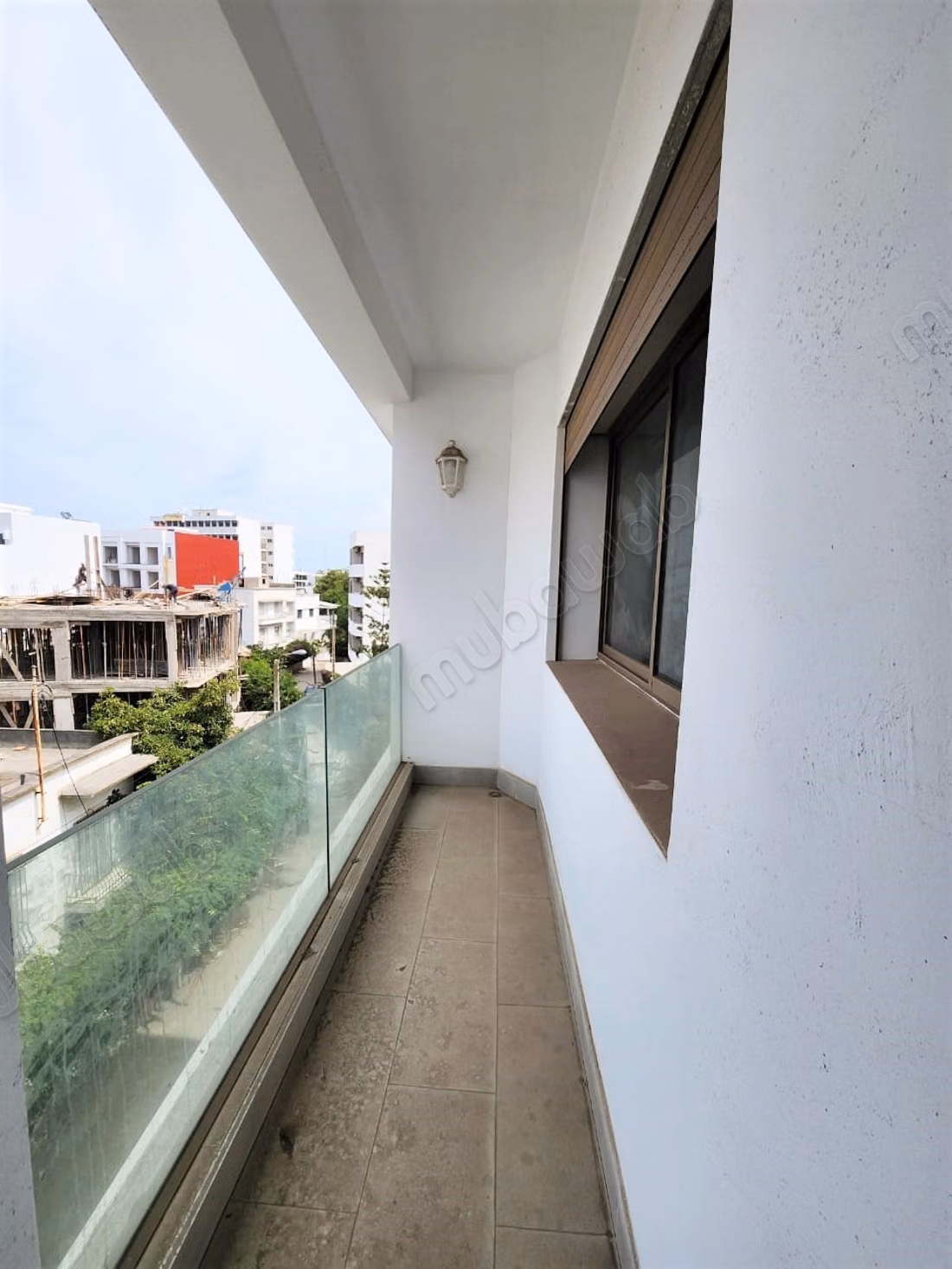 New empty office apartment of 61m2 in Palmier neighborhood