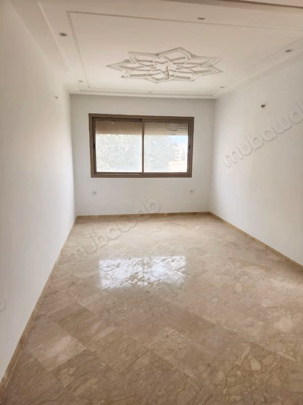 New empty office apartment of 61m2 in Palmier neighborhood