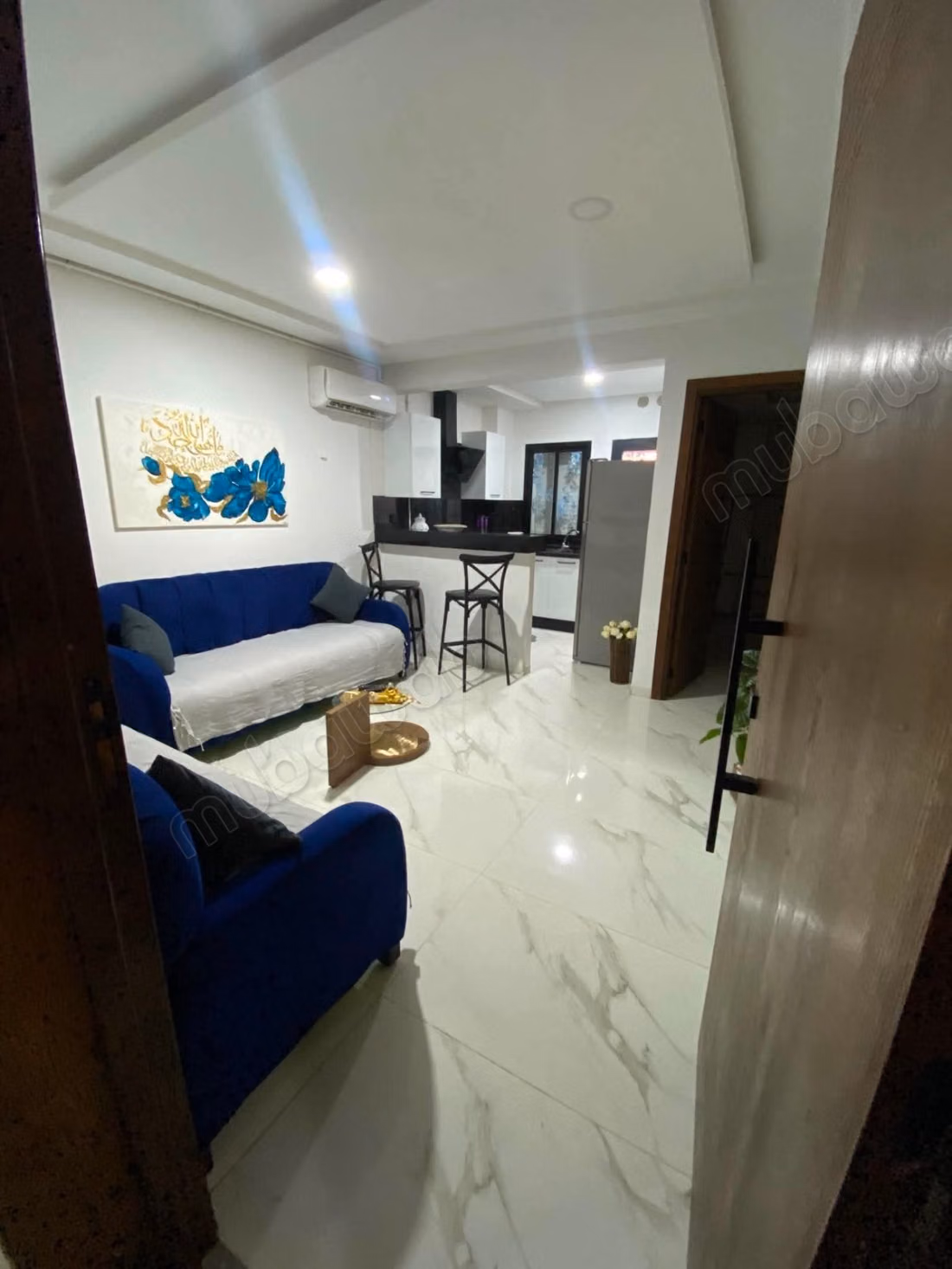 À VENDRE – S1 Haut Standing  Cité Wahat, L’Aouina  Appartement de 54 m² au 2ᵉ étage, dans une résidence récemment construite et en très bon état.  Double ascenseur  Résidence haut standing, moderne et attractive.  51 262 715