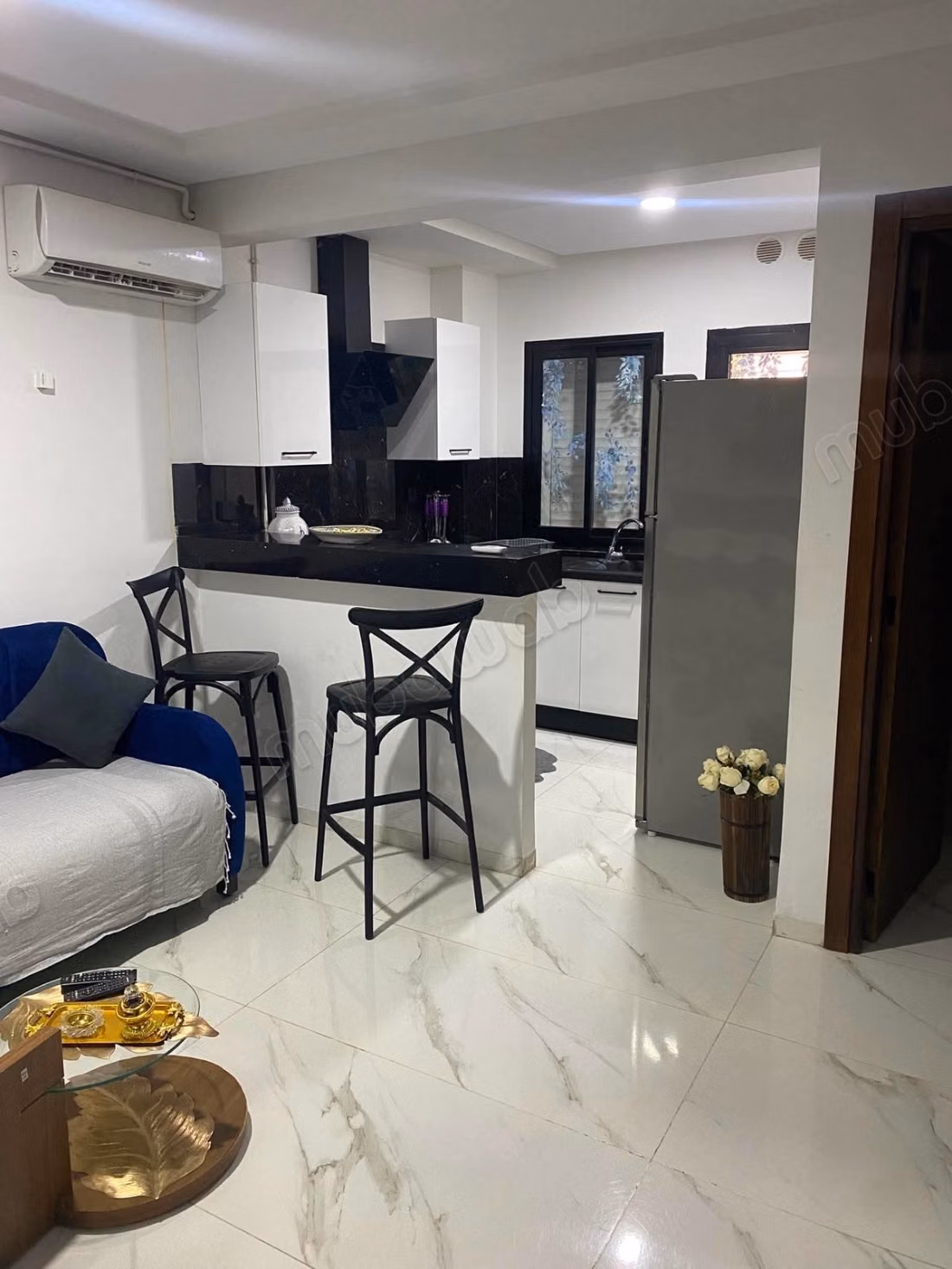 À VENDRE – S1 Haut Standing  Cité Wahat, L’Aouina  Appartement de 54 m² au 2ᵉ étage, dans une résidence récemment construite et en très bon état.  Double ascenseur  Résidence haut standing, moderne et attractive.  51 262 715