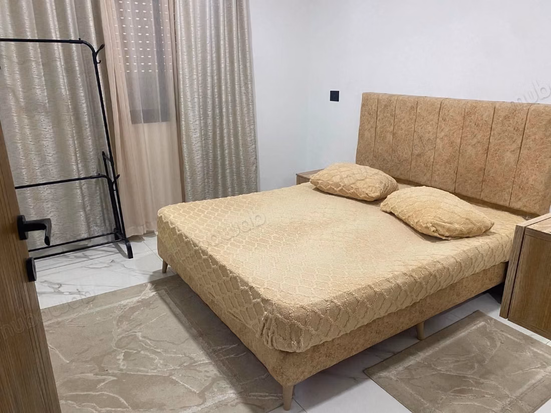  À VENDRE – S1 Haut Standing  Cité Wahat, L’Aouina  Appartement de 54 m² au 2ᵉ étage, dans une résidence récemment construite et en très bon état.  Double ascenseur  Résidence haut standing, moderne et attractive.  51 262 715