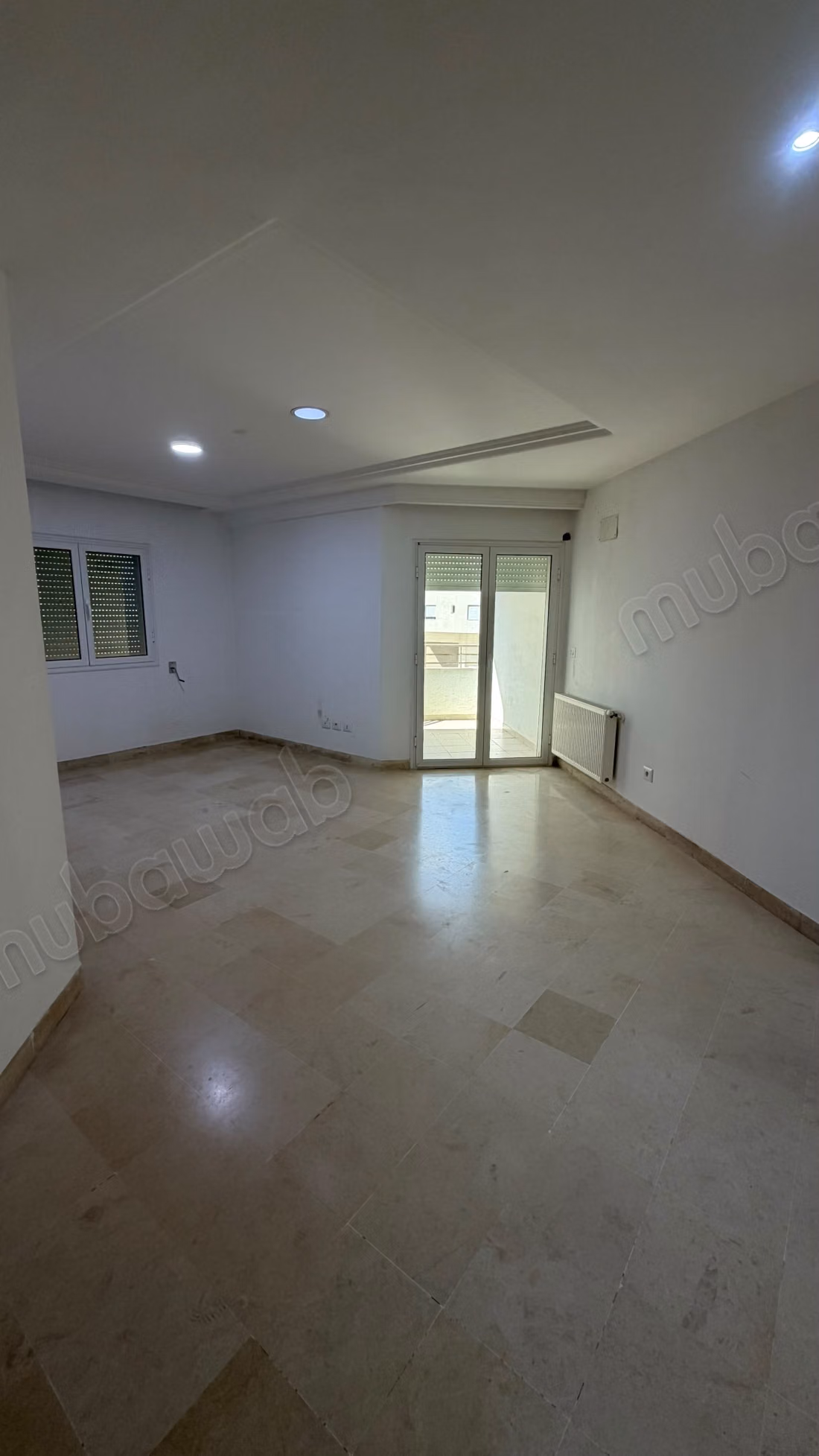  À LOUER – S2 à Cité Wahat  Cité Wahat, L’Aouina  Appartement S2 à louer, dans une résidence agréable.  Loyer: 1 200 DT  51 262 715