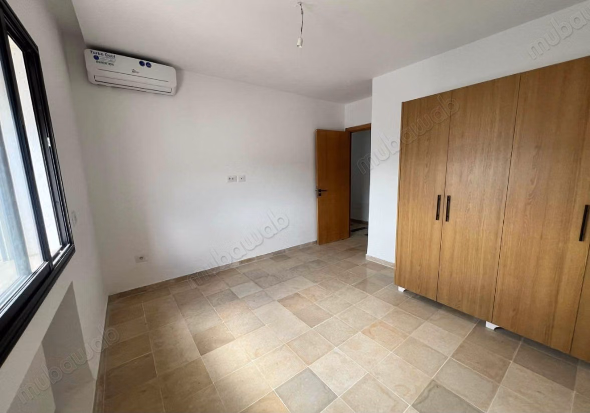  À LOUER – S2 Haut Standing  Nouvelle Soukra  Appartement S2 haut standing, avec kitchenette, dans une résidence moderne.  Loyer: 1 400 DT  51 262 715
