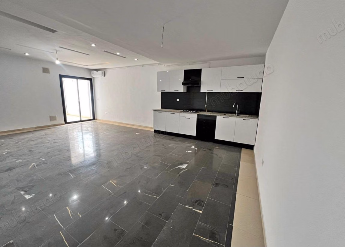  À LOUER – S2 Haut Standing  Nouvelle Soukra  Appartement S2 haut standing, avec kitchenette, dans une résidence moderne.  Loyer: 1 400 DT  51 262 715