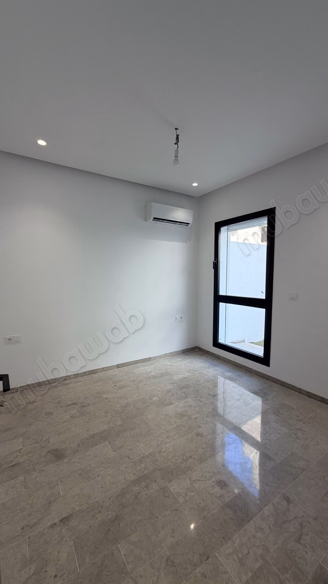  À LOUER – S1 avec jardin  Nouvelle Soukra  Appartement haut standing, jamais habité, avec jardin privatif et kitchenette.  Loyer: 1 300 DT  51 262 715