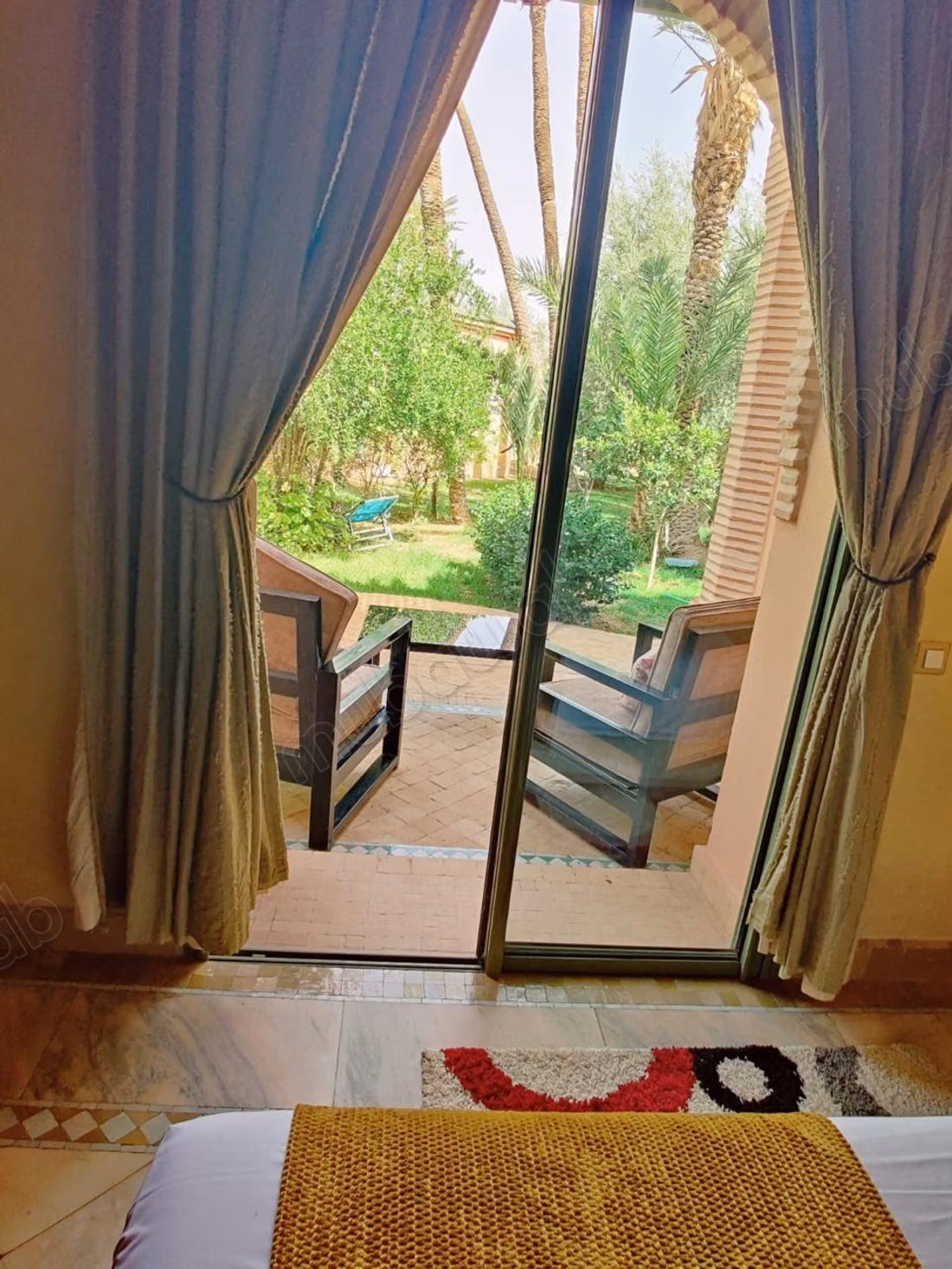 Appartement en vente à Ennakhil Palmeraie. 4 grandes pièces. Meublé