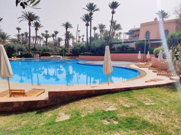 Appartement en vente à Ennakhil Palmeraie. 4 grandes pièces. Meublé