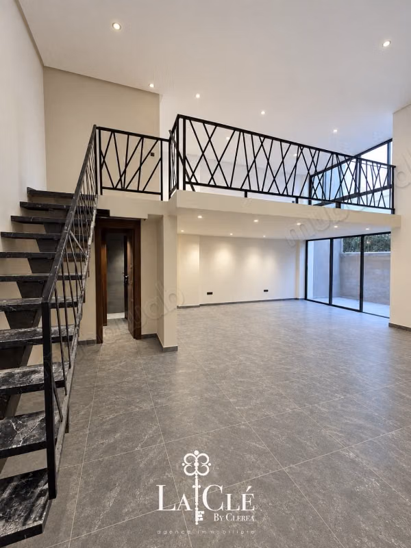 Offices for rent in Triangle d'Or. Area of 75 m². Terrace and elevator