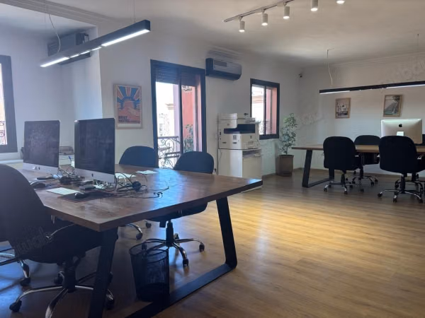 Bureau équipé à céder – Derrière Carré Éden