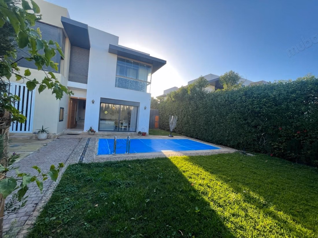 Luxurious villa for sale in Dar Bouazza 230m2 with pool, gated community