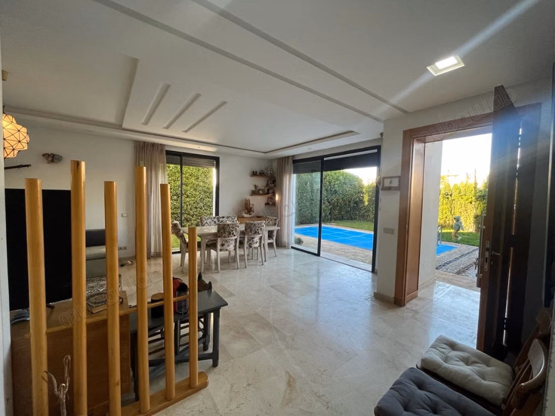 Luxurious villa for sale in Dar Bouazza 230m2 with pool, gated community