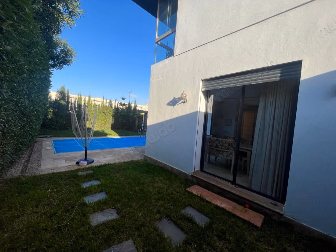 Luxurious villa for sale in Dar Bouazza 230m2 with pool, gated community