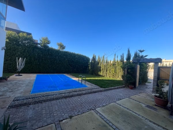 Luxurious villa for sale in Dar Bouazza 230m2 with pool, gated community