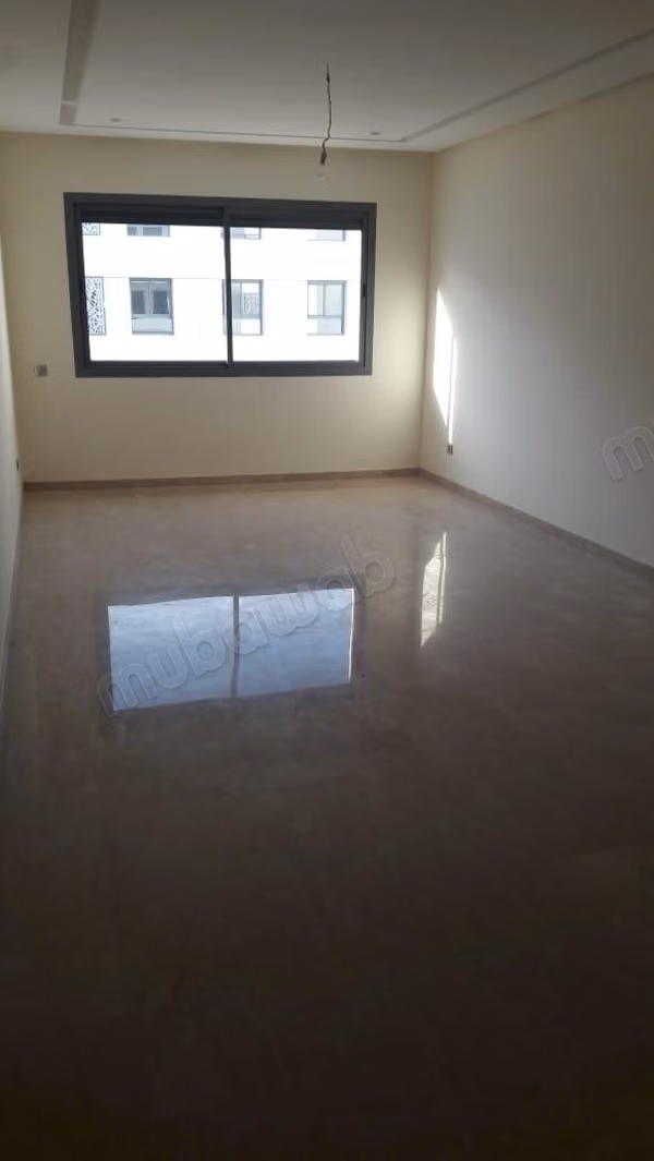 Appartement à louer à Bourgogne Ouest. 2 chambres. Avec ascenseur et terrasse