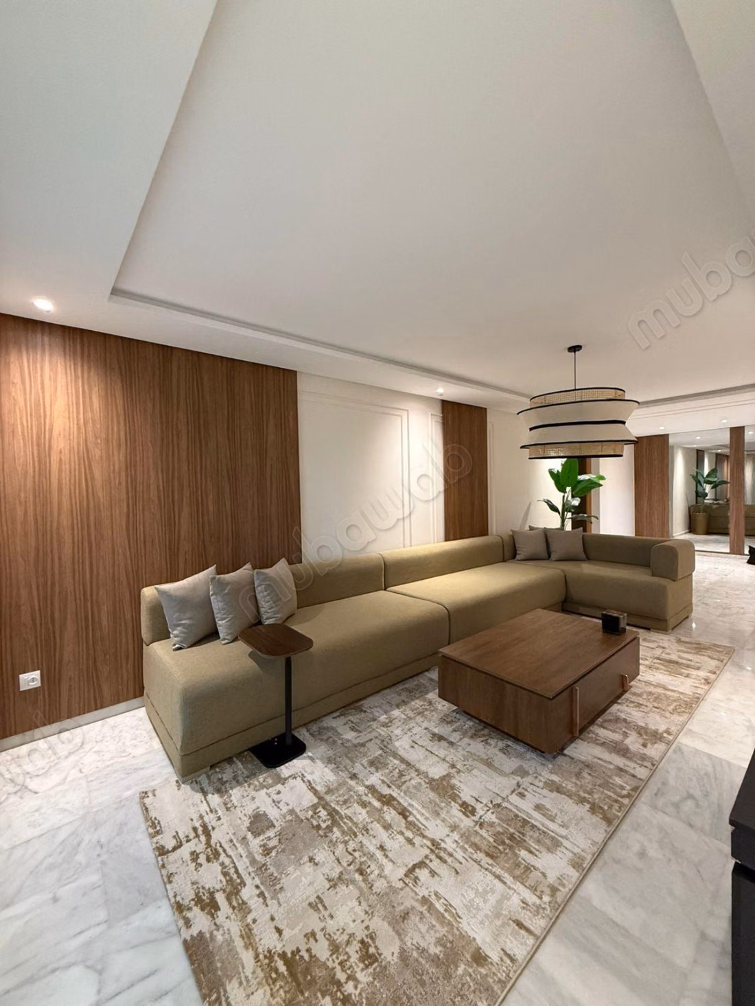 Location d'un appartement à Plateau. 
6 grandes pièces. 
Bien meublé