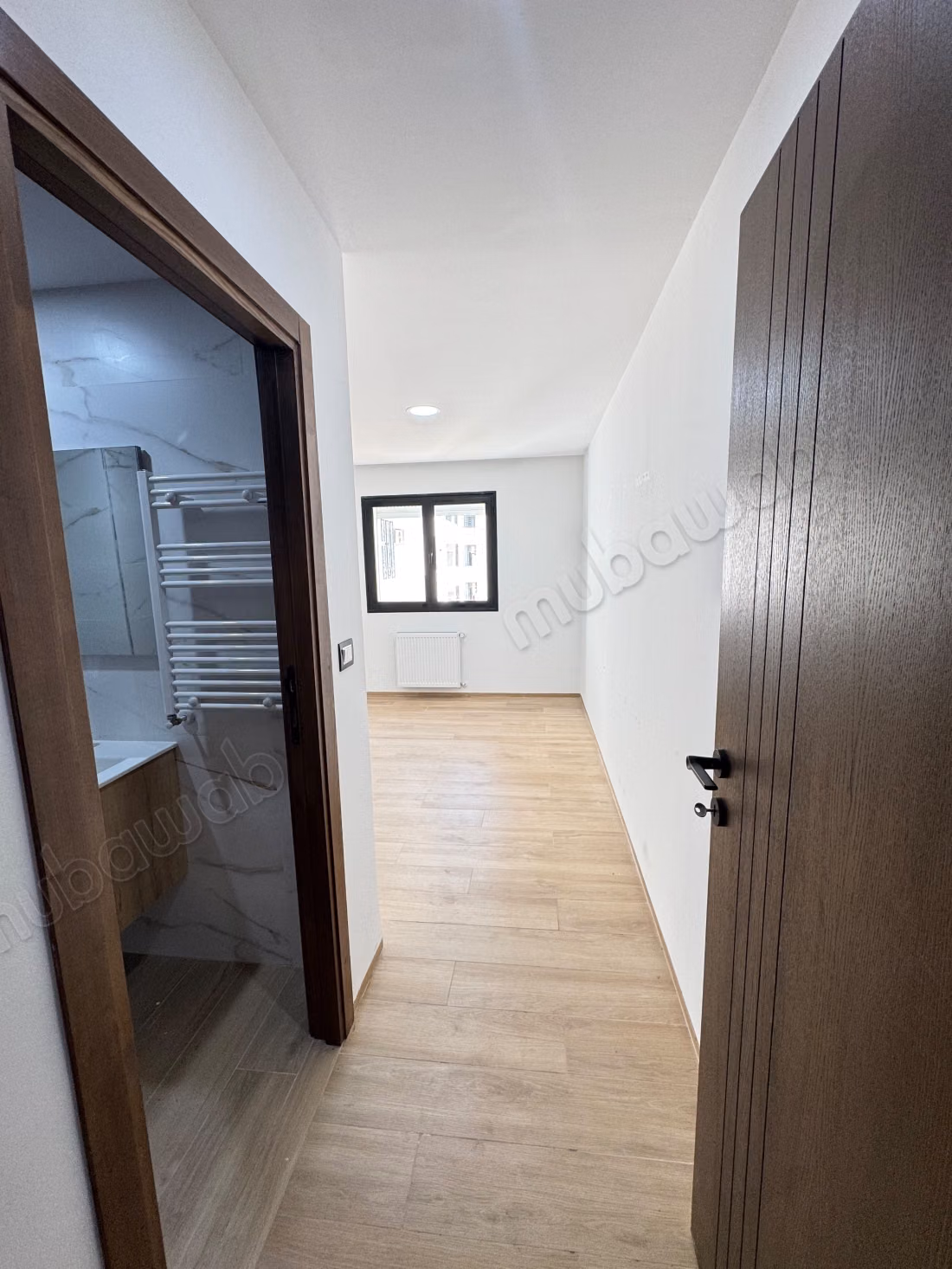  À LOUER – Magnifique S2 Haut Standing avec Suite Parentale  Jardin de L’Aouina Découvrez ce superbe S2 haut standing, situé dans une résidence moderne et sécurisée, offrant un cadre de vie confortable et agréable.  Les atouts:  Suite parentale avec salle de douche privative  Salon lumineux  Chambre avec dressing  Cuisine indépendante équipée  Résidence haut standing  Loyer: 1 600 DT  Contact: 51 261 715 Ne laissez pas passer cette belle opportunité