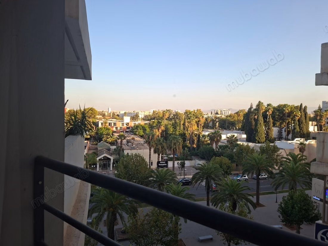 Commercial properties for rent in the new city. Total area 104 m². Elevator