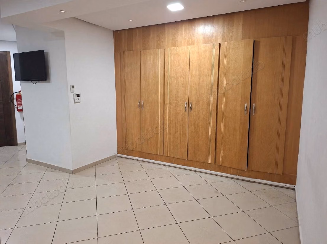 Commercial properties for rent in the new city. Total area 104 m². Elevator