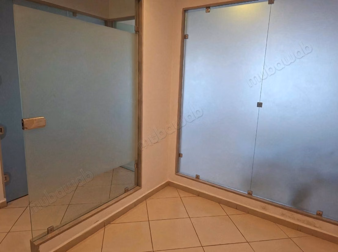 Commercial properties for rent in the new city. Total area 104 m². Elevator