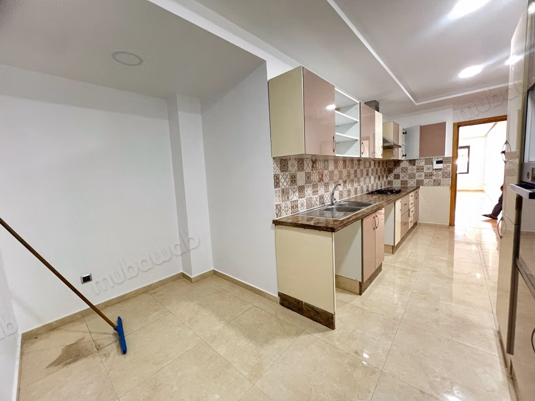 Bel appartement non meublé à louer sur Oasis