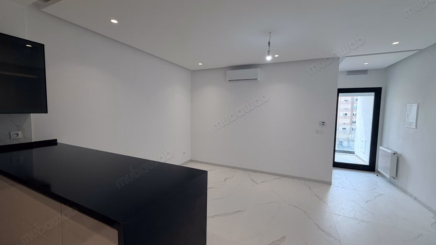  S1 À LOUER – NOUVELLE SOUKRA  Jamais habité – Haut standing  Nouvelle Soukra ️ S1 moderne et lumineux ️ Kitchenette équipée  Résidence récente et sécurisée  Loyer: 1 200 DT  Contact: 51 262 715