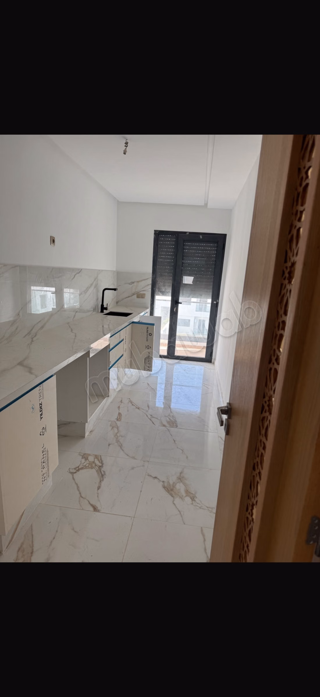Splendid villa for sale in Harhoura. 8 large rooms. Beautiful terrace and garden