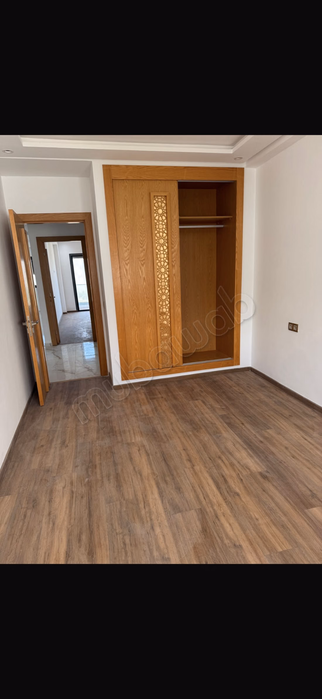 Splendid villa for sale in Harhoura. 8 large rooms. Beautiful terrace and garden