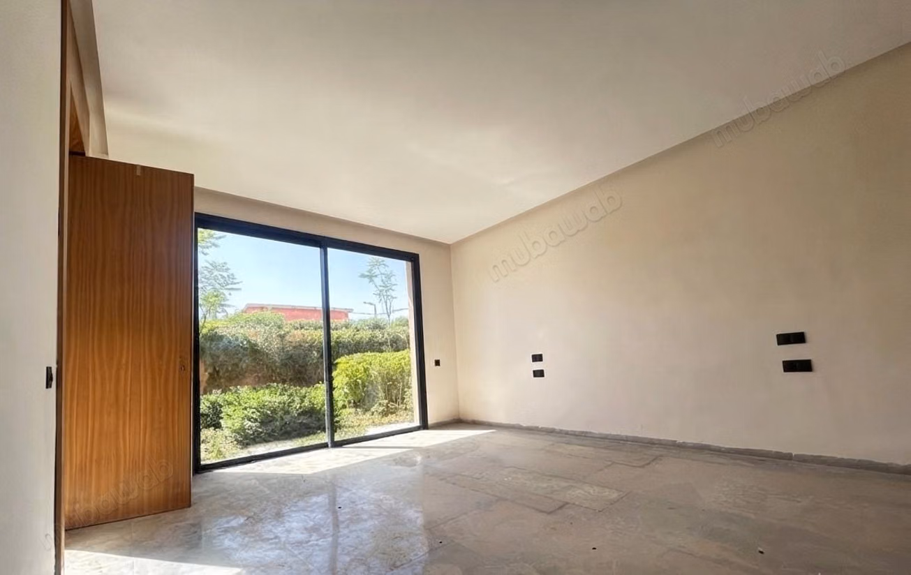 Elegant Villa with Pool Near the Golf Courses