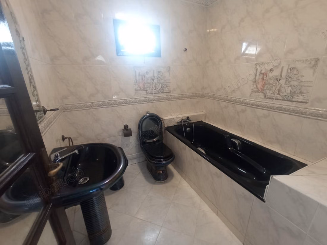 Luxe villa te huur in Harhoura. 8 comfortabele kamers. Inbraakwerende deur, Marokkaanse lounge