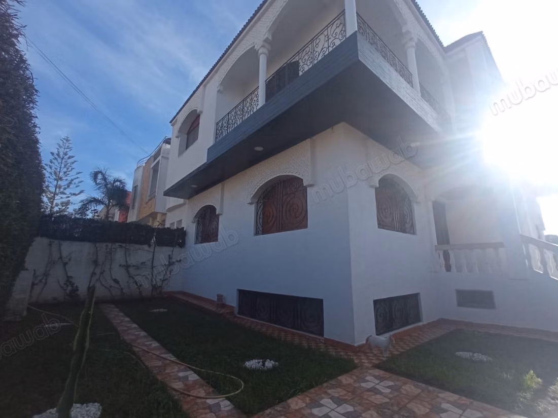 Luxe villa te huur in Harhoura. 8 comfortabele kamers. Inbraakwerende deur, Marokkaanse lounge
