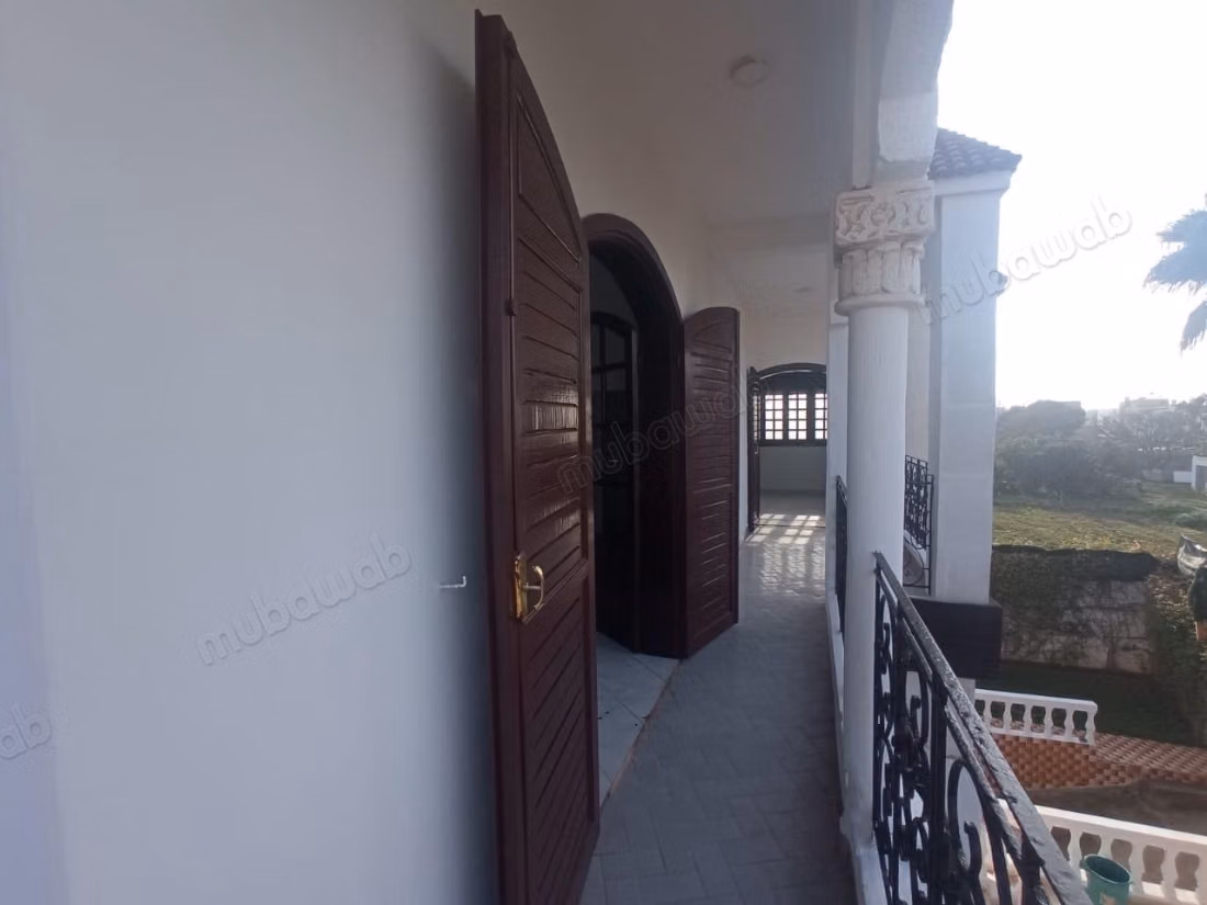 Luxe villa te huur in Harhoura. 8 comfortabele kamers. Inbraakwerende deur, Marokkaanse lounge