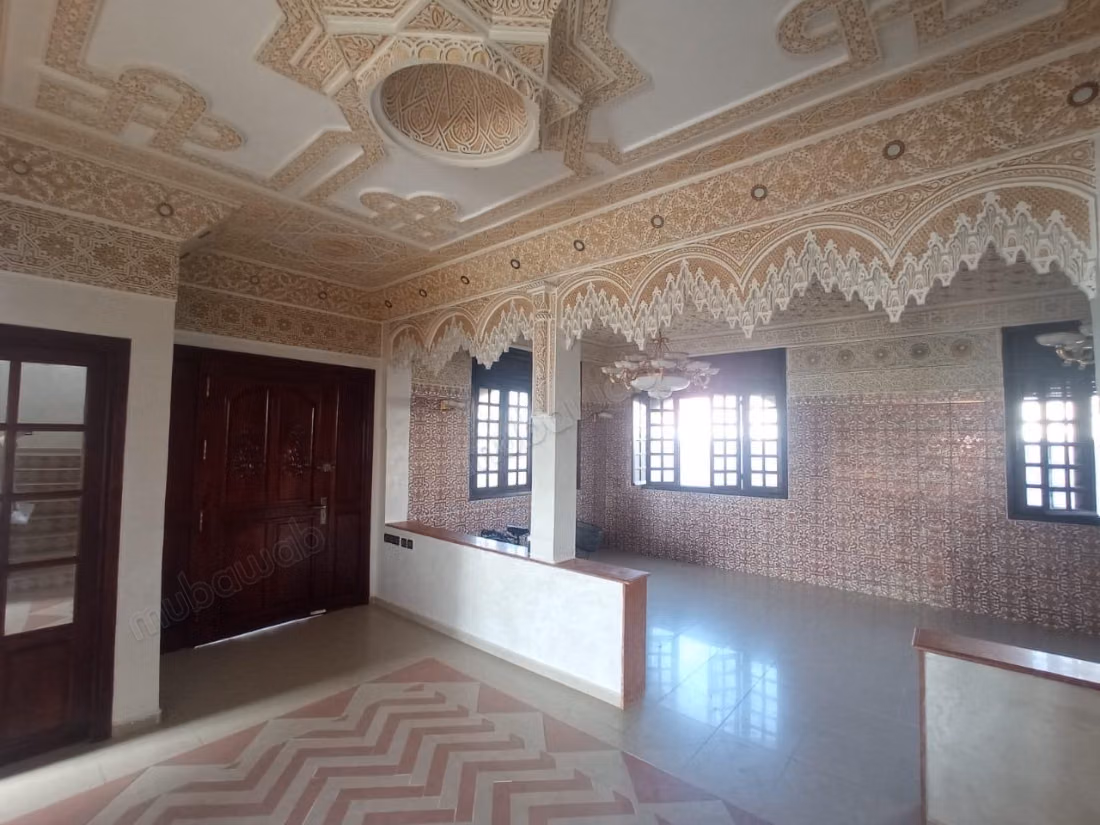 Luxe villa te huur in Harhoura. 8 comfortabele kamers. Inbraakwerende deur, Marokkaanse lounge