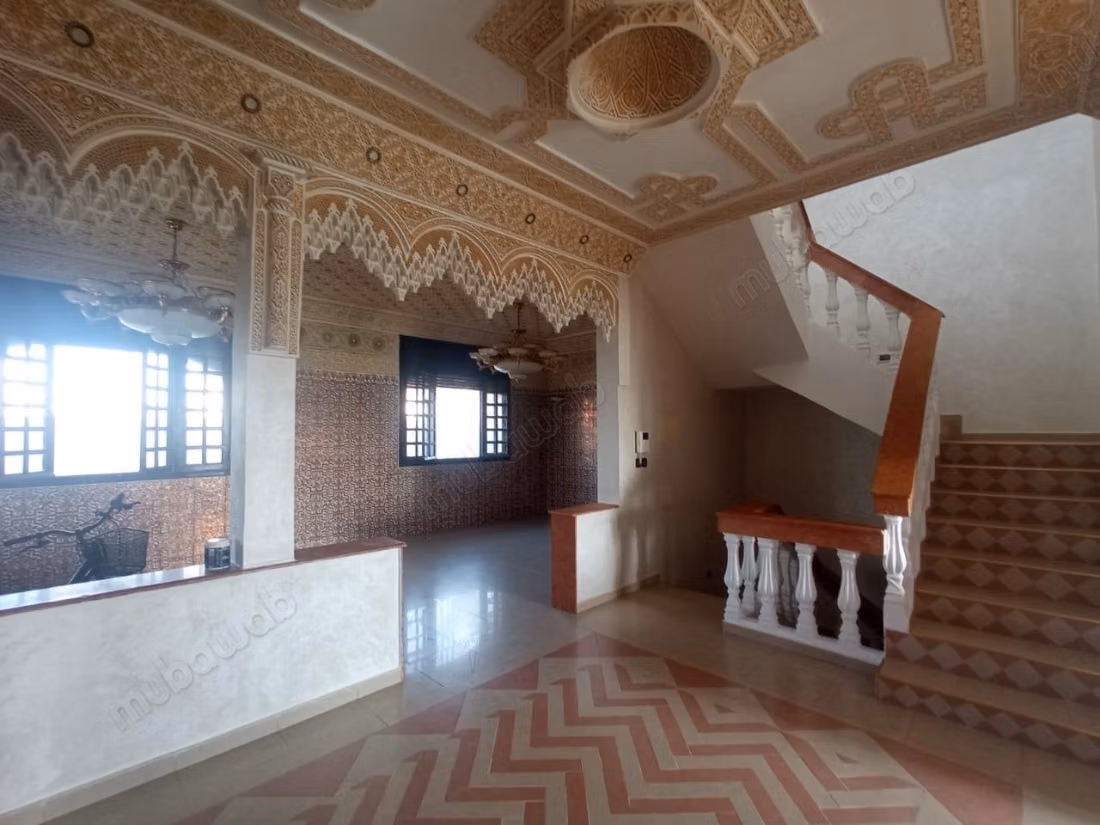 Luxe villa te huur in Harhoura. 8 comfortabele kamers. Inbraakwerende deur, Marokkaanse lounge