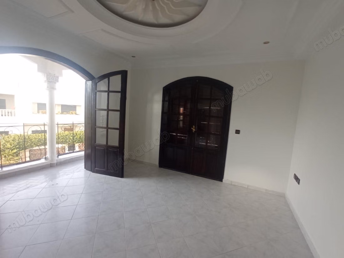 Luxe villa te huur in Harhoura. 8 comfortabele kamers. Inbraakwerende deur, Marokkaanse lounge