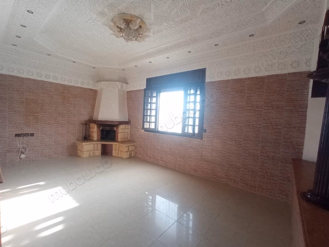 Luxe villa te huur in Harhoura. 8 comfortabele kamers. Inbraakwerende deur, Marokkaanse lounge