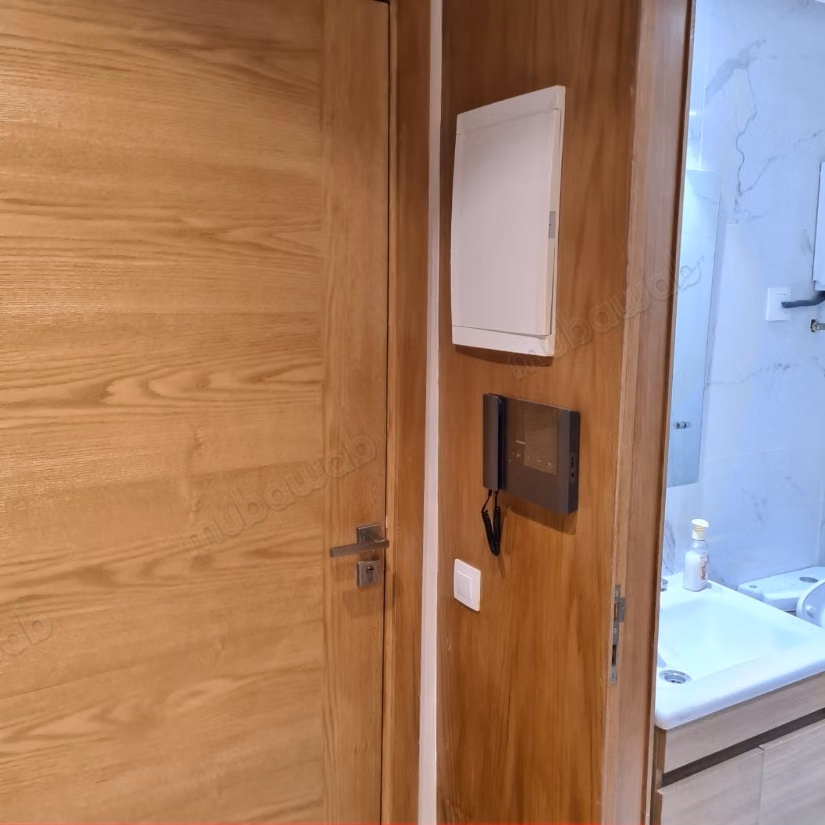 Affitto di un appartamento a La Gironde. Superficie di 95 m². Arredato